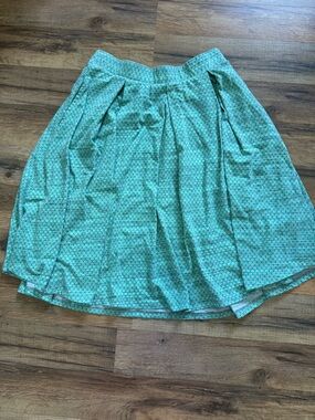LuLaRoe Madison Skirt Green Geometric Pleated Midi with Pockets